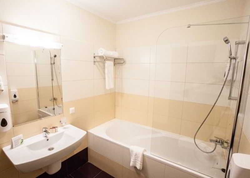 Reikartz Sumy Hotel Bagian luar foto