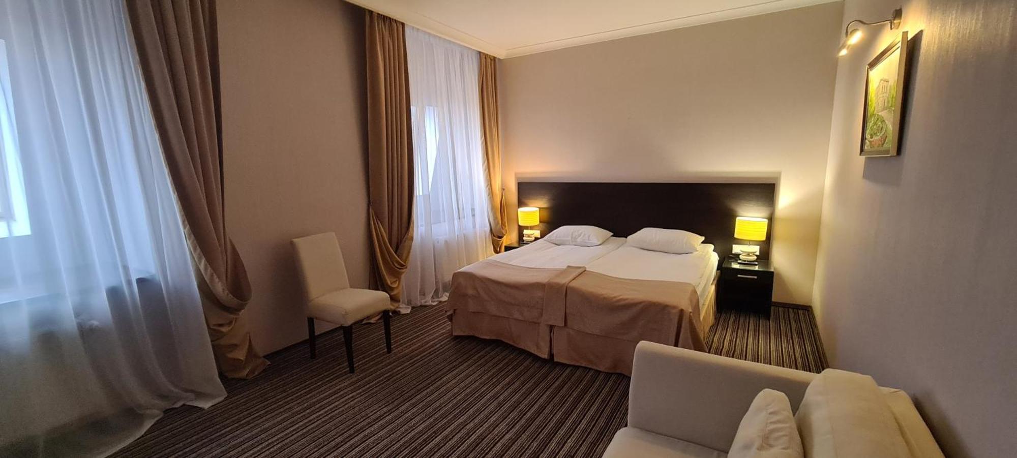 Reikartz Sumy Hotel Bagian luar foto