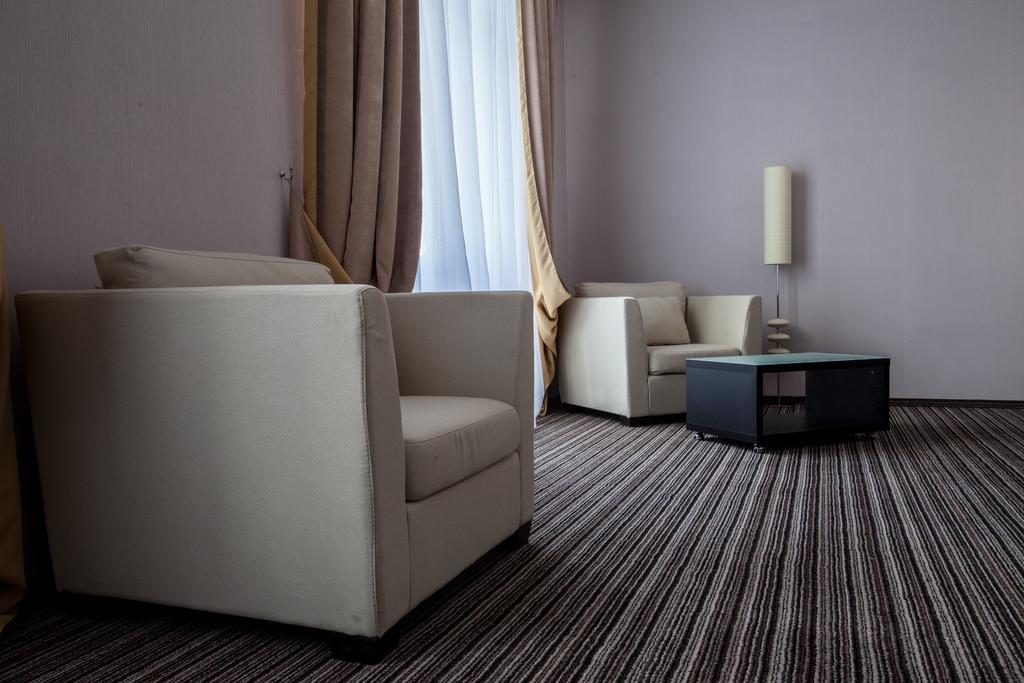 Reikartz Sumy Hotel Bagian luar foto