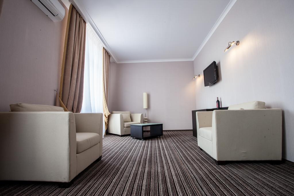 Reikartz Sumy Hotel Bagian luar foto
