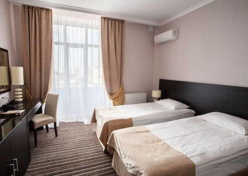 Reikartz Sumy Hotel Bagian luar foto