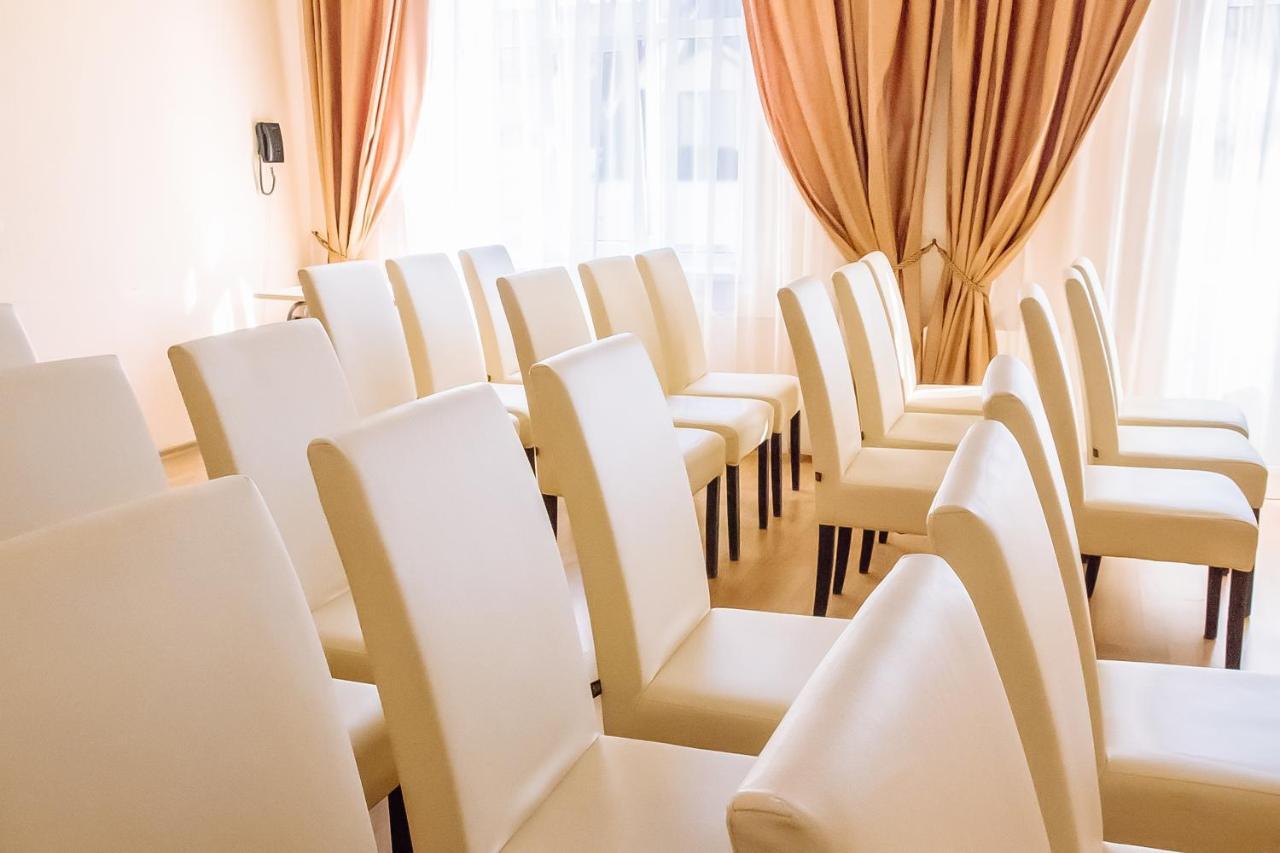 Reikartz Sumy Hotel Bagian luar foto